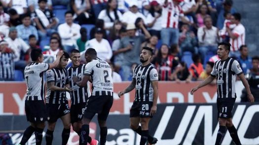 Necaxa vence al líder Cruz Azul con goles de los chilenos Fernández y Dávila