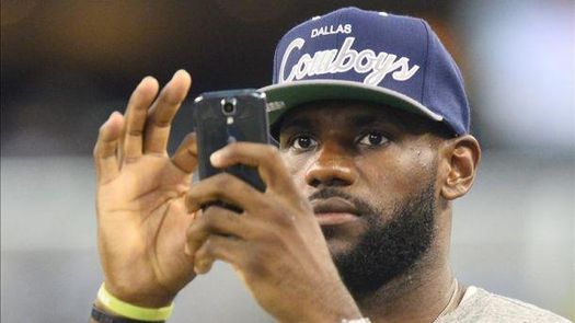 LeBron James sólo quiere que sus hijos jueguen baloncesto, soccer y béisbol