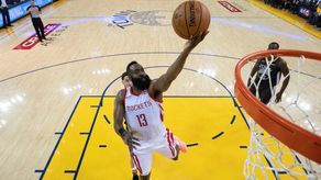 115-122. Harden logra triple-doble para los Rockets, y Young responde con otro