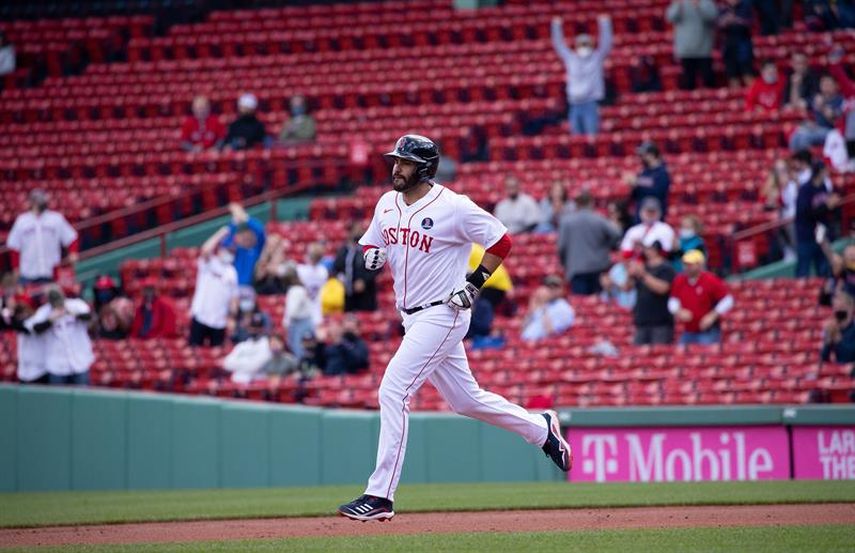8-7. J.D. Martínez pega jonrón de dos carreras y completa la remontada de Boston ante Toronto