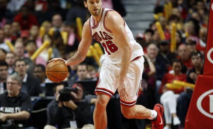 115-118. Dunleavy surgió como líder encestador y Gasol aportó otro doble-doble