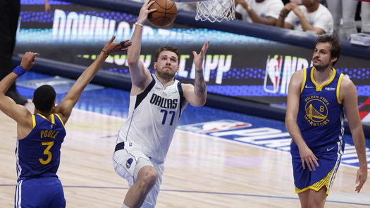 Luka Doncic lideró a los Mavericks en la victoria en el Juego 4 de la serie ante los Warriors.