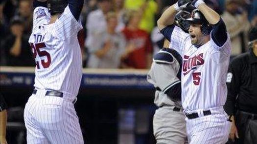 3-1. Santana controla la batería de los Indios