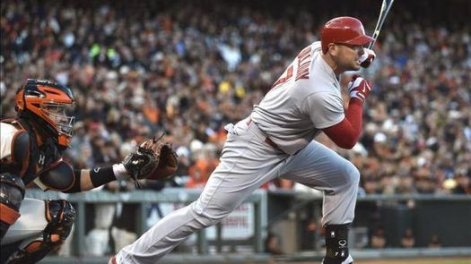 2-1. Grichuk y Holliday mantienen líderes a los Cardenales