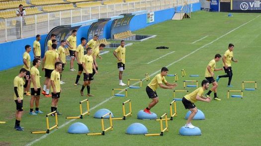 Maradona llega a México de buen ánimo para hacerse cargo de los Dorados