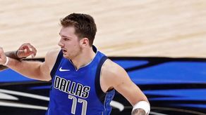 102-98.- Doncic anota 24 puntos en su vuelta y Mavericks ganan a Spurs