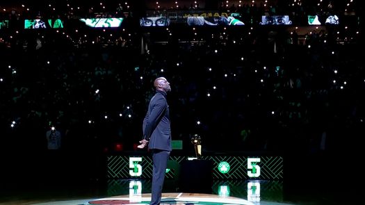 Kevin Garnett durante su ceremonia de retiro de camiseta en el TD Garden
