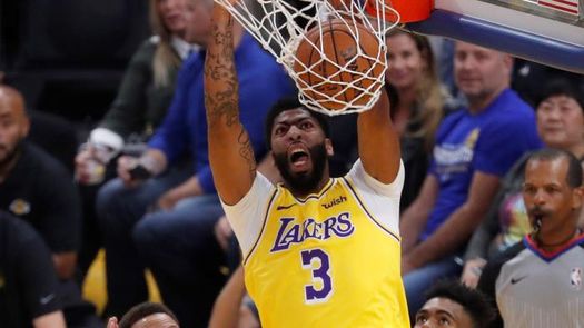 113-136. Davis y James lideran la undécima victoria de los Lakers