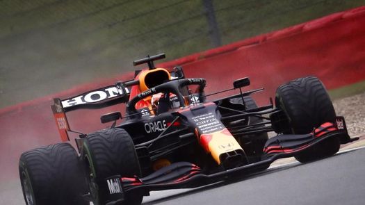 Verstappen prepara un ataque a Hamilton ante el ejército naranja