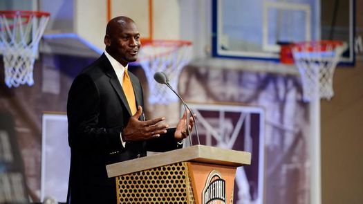 Jordan, ONeal y Barnes muestran su apoyo y dan dinero a causas sociales