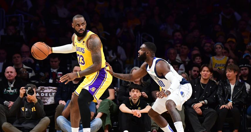 Kyrie Irving dio la victoria a los Mavericks ante los Lakers