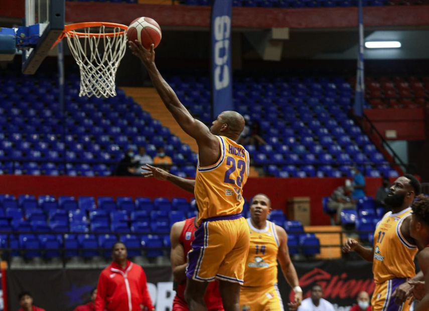 Los Correcaminos lideran la LPB