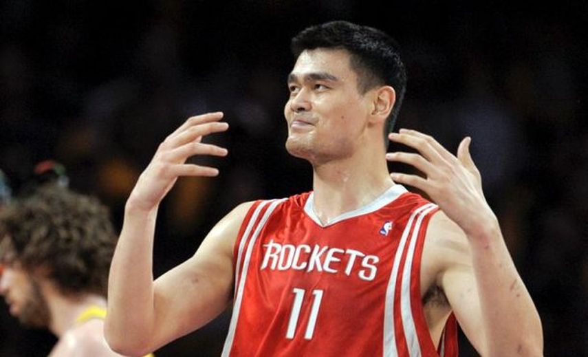 La camiseta número 11 de Yao Ming colgará del techo del Toyota Center