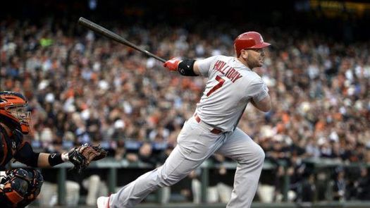 5-3. Holliday jonronea y define la pizarra para los Cardenales