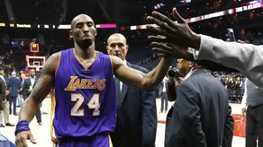 Bryant supera los 32.000 puntos y se acerca a la marca de Jordan