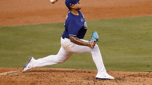6-3. Urías lanza sólido y dirige la victoria de los Dodgers