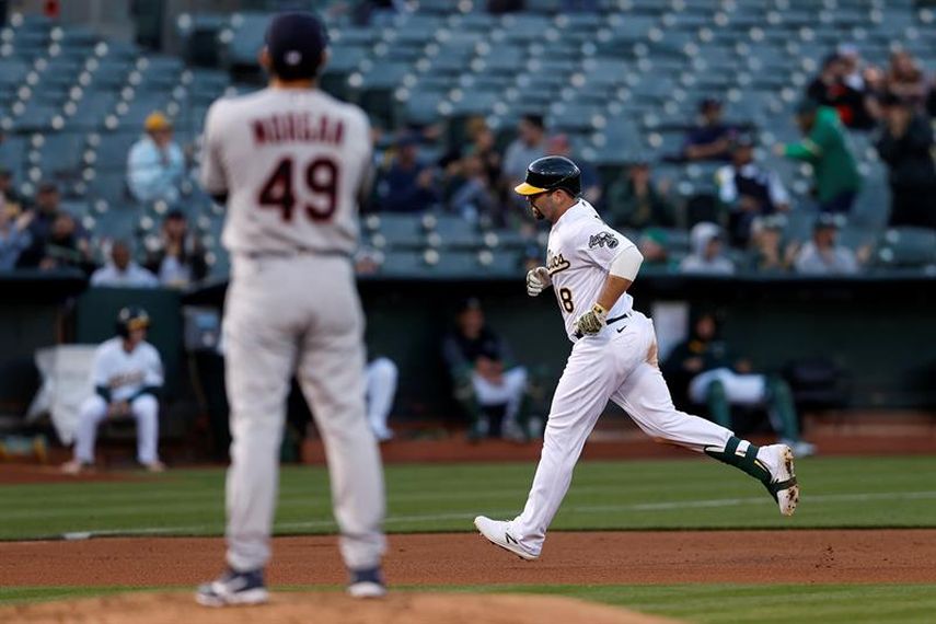 5-4. Lowrie y Moreland jonronean contra los Indios