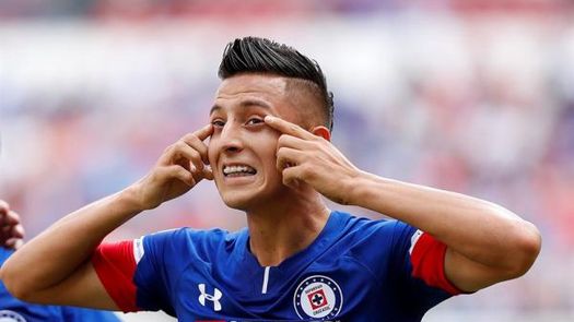 Roberto Alvarado probó con Manchester City por el pacto de caballeros