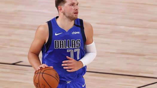 118-117. Doncic gana duelo a Young y Mavericks logran ante Hawks su tercer triunfo seguido