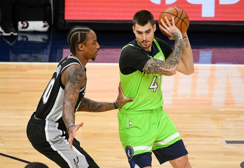107-101: Los Timberwolves remontan a los Rockets en los últimos minutos