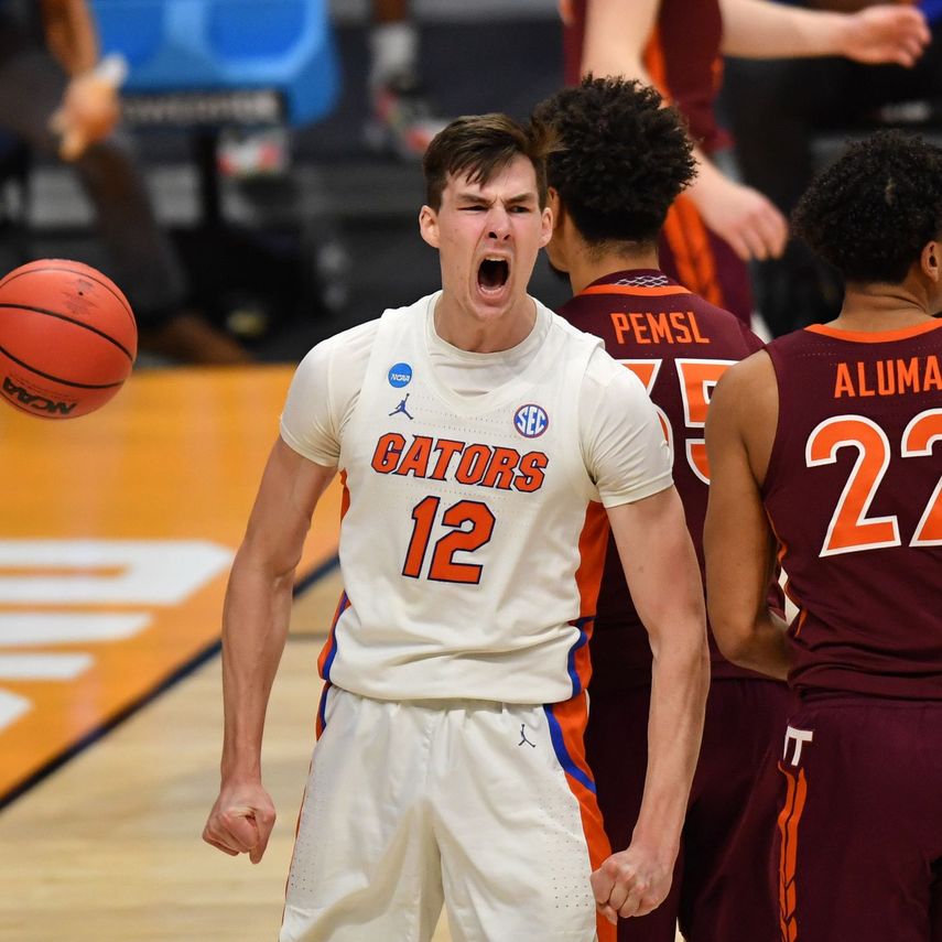 Colin Castleton firmó contrato de dos vías con los Lakers