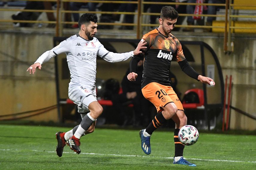 El Real Madrid exhibe firmeza; el vigente campeón, el Valencia, pasa en penaltis