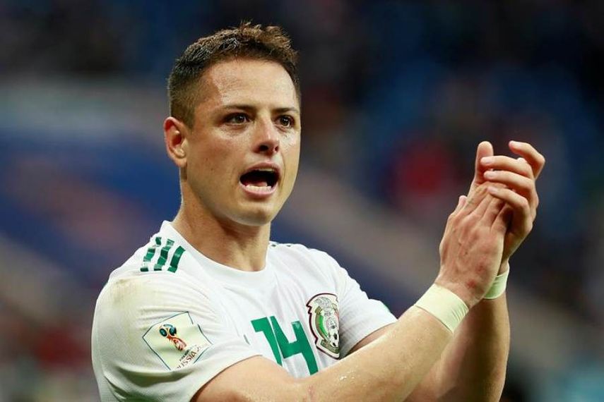 Javier Chicharito Hernández visita en México a niños con cáncer