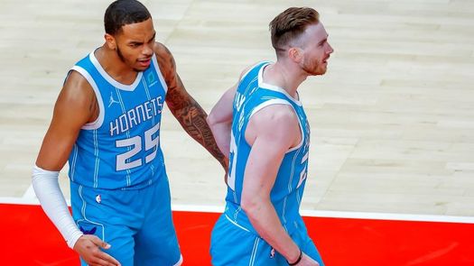 110-118. Hayward y Hornets remontan para ganar en el duelo de hermanos Ball