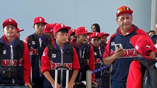 El equipo panameño Sub-12 tomó su primer vuelo a eso de las 9:32 a.m. y llegará a Taipéi tras más de 48 horas de viaje. Foto: Cortesía/Fedebeis