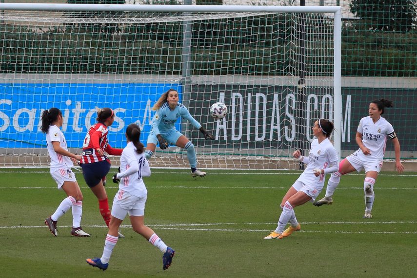 0-1. Un tempranero y polémico gol tiñe de rojiblanco el primer derbi
