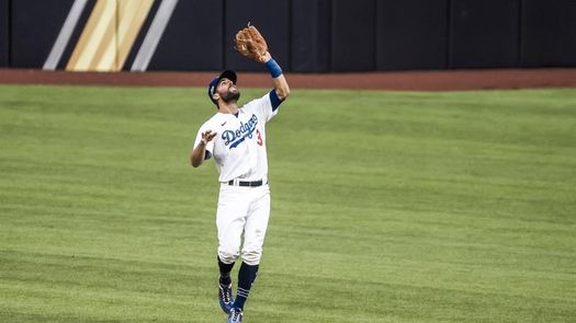 Taylor no está en la alineación para el sexto juego de los Dodgers