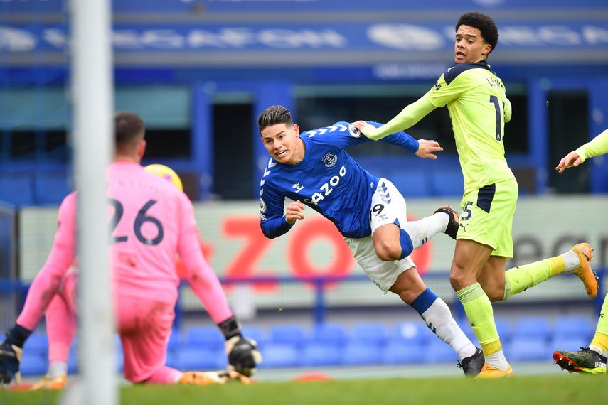 El Everton de James cede ante el Newcastle