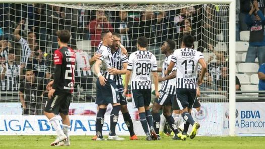 El Monterrey vence 1-0 al Cruz Azul y pone un pie en la final