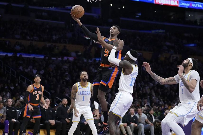 Knicks vencen a los Lakers en Los Angeles