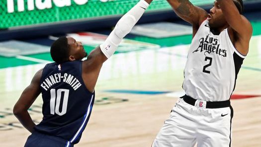 107-110. Leonard gana el duelo a Doncic y Clippers a Mavericks