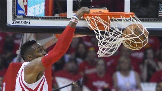 Todas las eliminatorias empatadas tras los triunfos de Rockets y Cavaliers