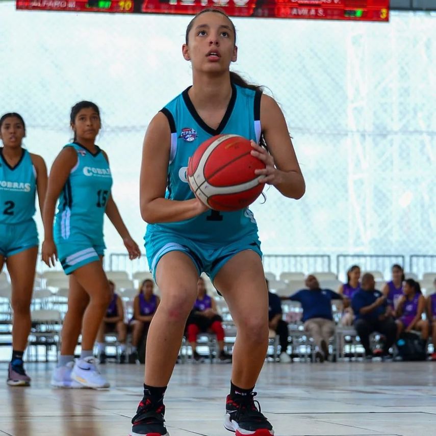 La U Girls Hoops acaba con el invicto de Amazonas en la LPBF