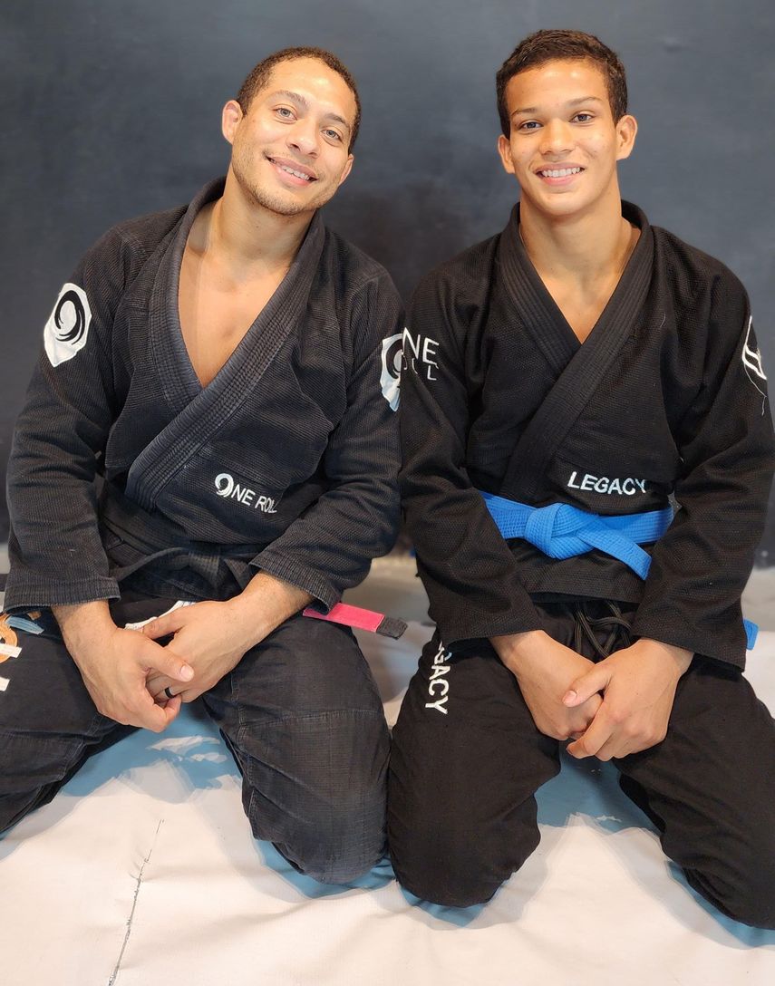 De izquierda a derecha