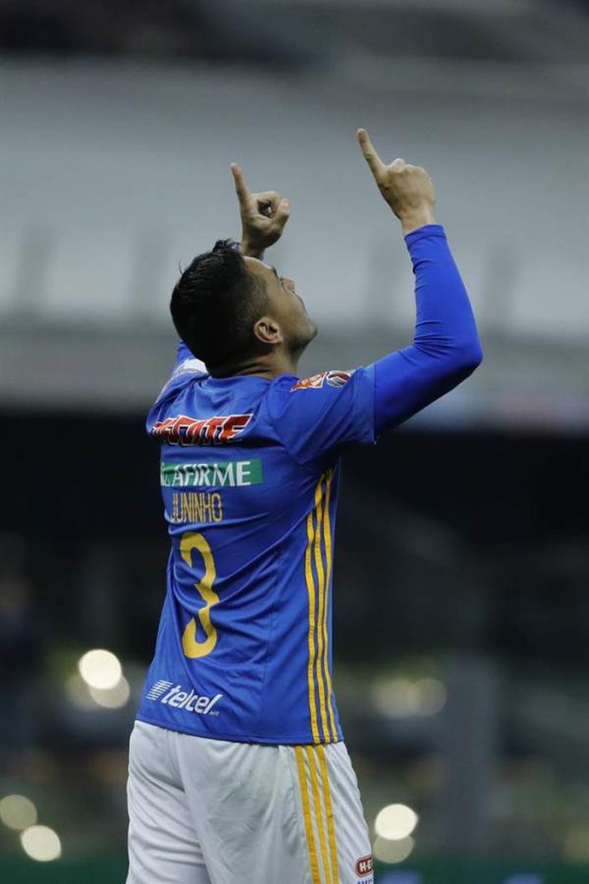 El brasileño Juninho decide el triunfo de los Tigres sobre los Cafetaleros
