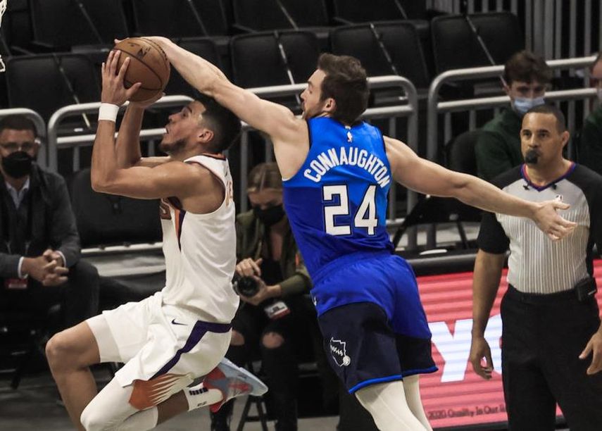127-128. Devin Booker decide triunfo con polémico tiro de personal