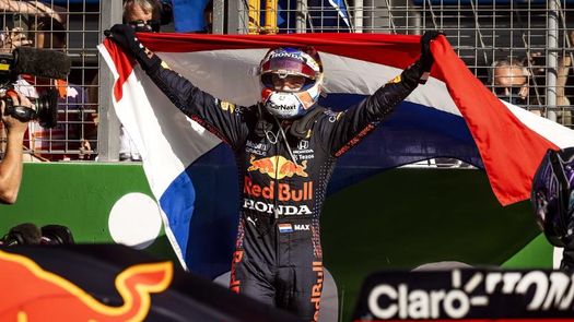 Verstappen, ídolo nacional y líder