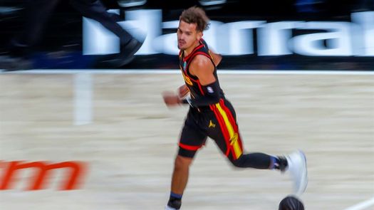 105-107. Young y los Hawks golpean primero en el Madison Square Garden