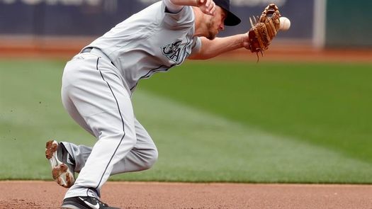 5-3. Walker controla desde la lomita a los Atléticos