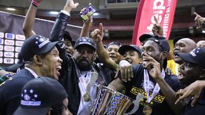 Los Correcaminos de Colón se han coronado campeones en cuatro de las seis ediciones del baloncesto panameño. Foto: Fepaba