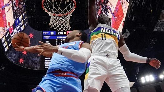 117-124. Holiday logra doble-doble en la victoria de los Pelicans