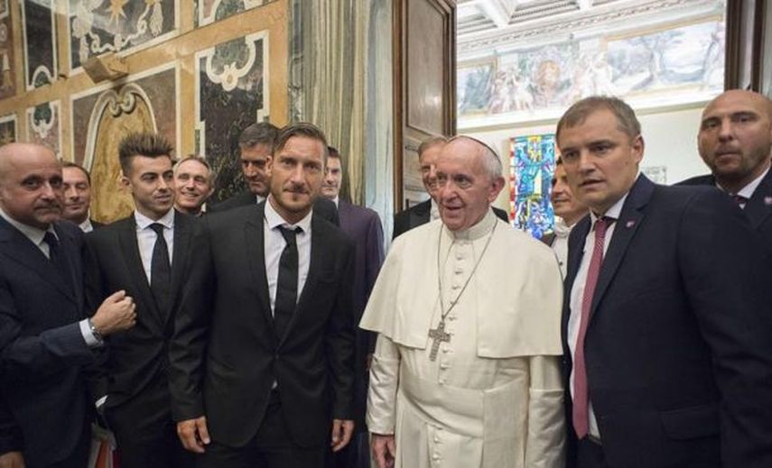 El Papa recibe a los futbolistas del Roma y del San Lorenzo en el Vaticano