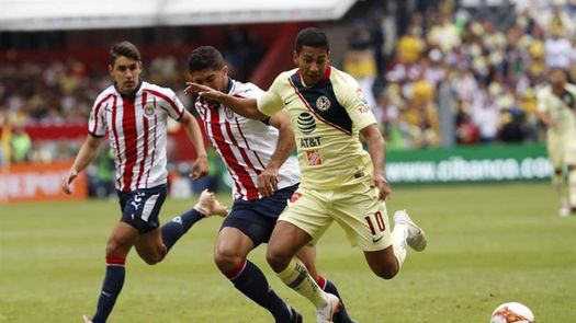 El portero Gudiño le para un penalti a Uribe y Guadalajara empata el Clásico