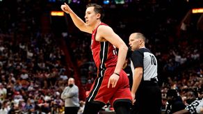 NBA. Duncan Robinson anotó 25 en la victoria de Miami Heat 110-96 sobre los New York Knicks.&nbsp;