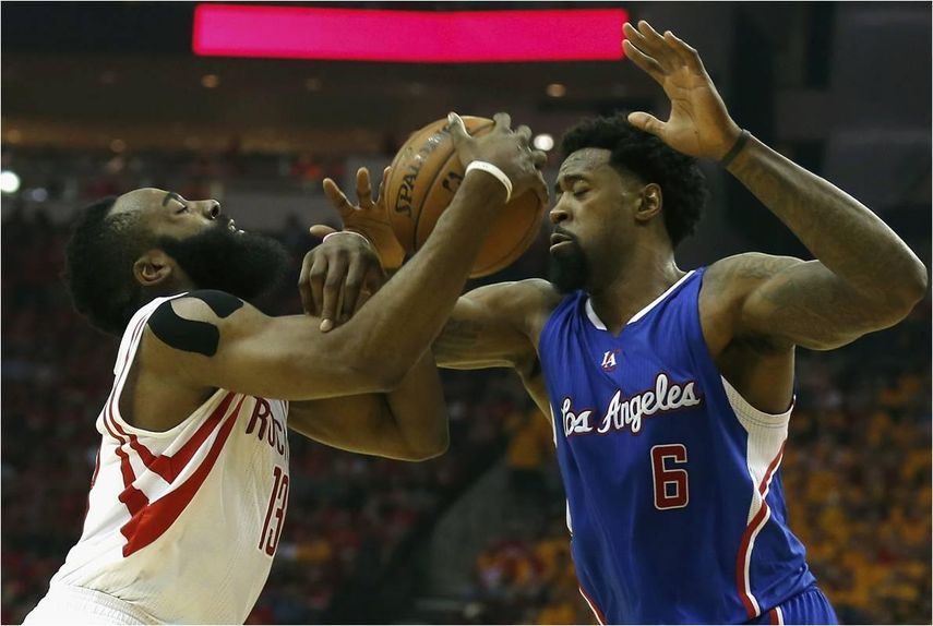 124-103. Harden y Howard mantienen con vida a los Rockets