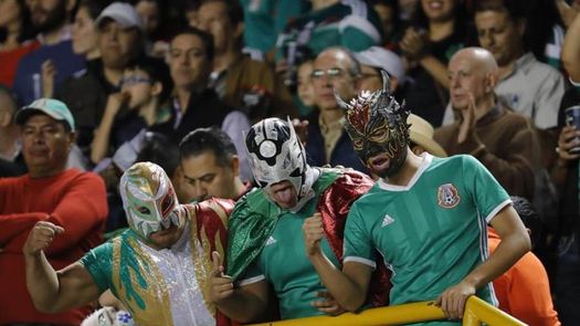 Hinchas mexicanos no podrán usar máscaras ni banderas en las calles de Rusia